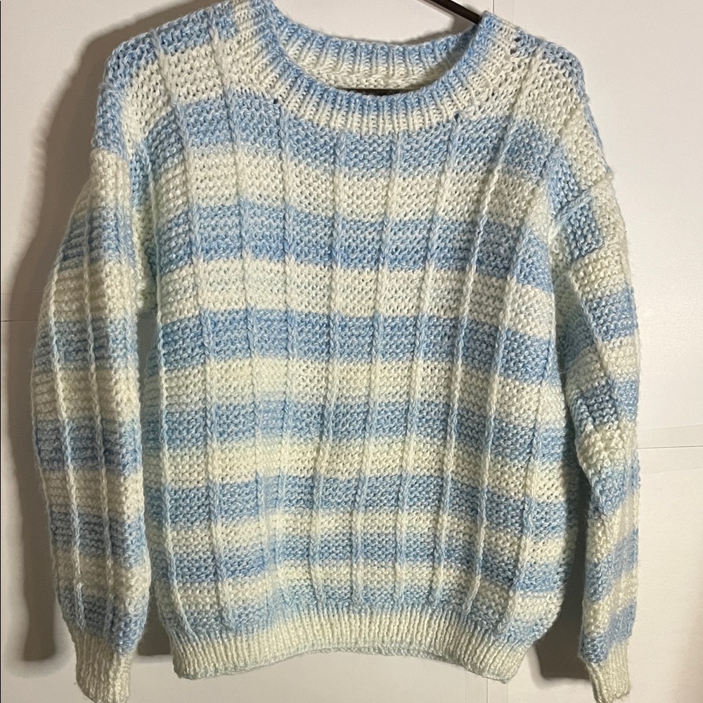 😄Handknit sweater blues and white crew neck